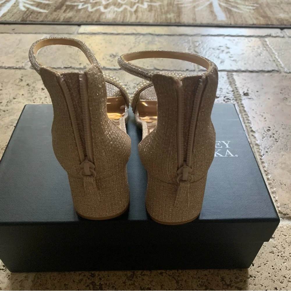 Badgley Mischka Kameryn Pale Gold Sandal Heel 9.5 Block